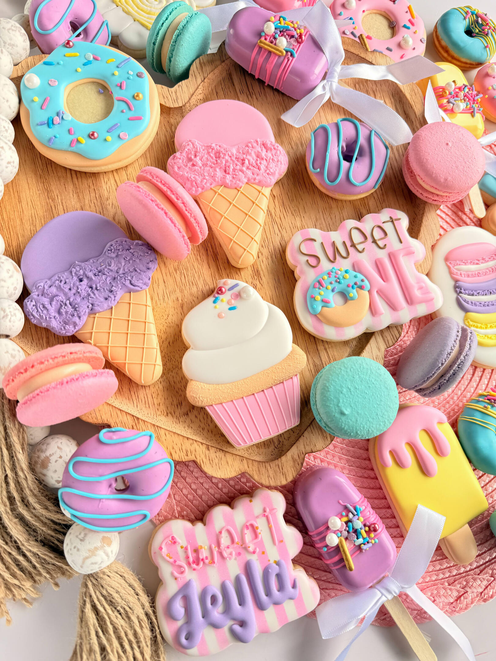 Oh My Macarons - Custom cookies & Sweet Treats